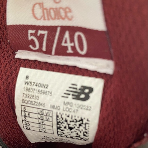 FIGS New Balance Women’s Shoes - Burgundy and White - Picture 7 of 8